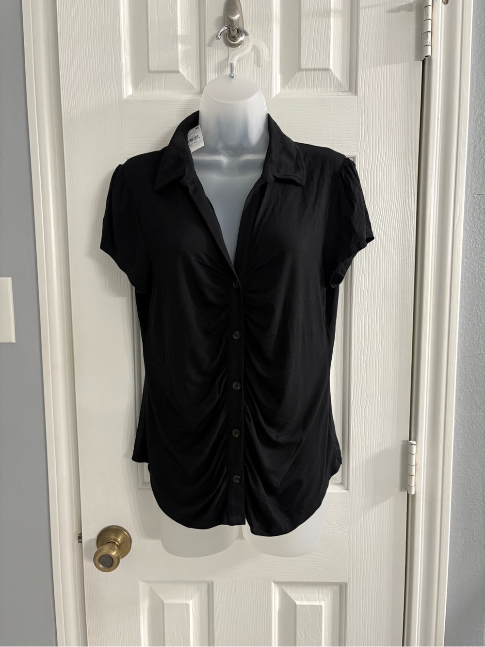 Sanctuary Black Short-Sleeve Ruched Button-Down Top